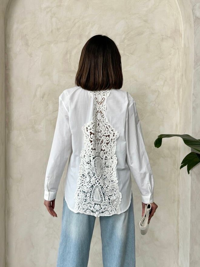 Witte blouse met kanten rug witte blouse